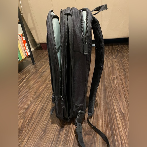 Brenthaven Backpack - Picture 3 of 8